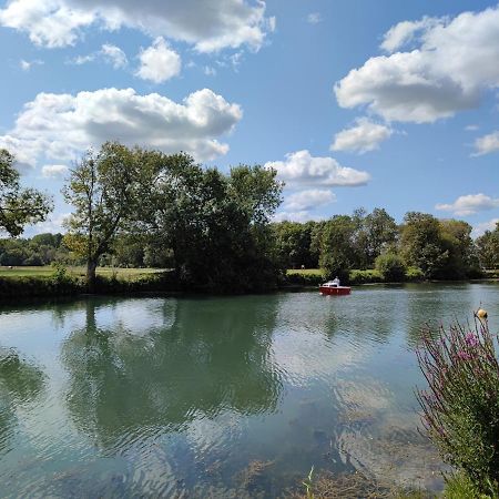 Camping Belle Riviere Chaniers Exterior foto