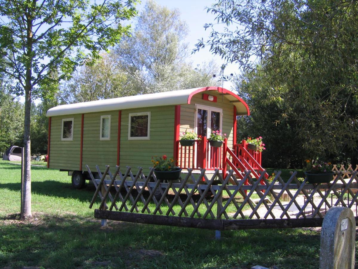 Camping Belle Riviere Chaniers Exterior foto