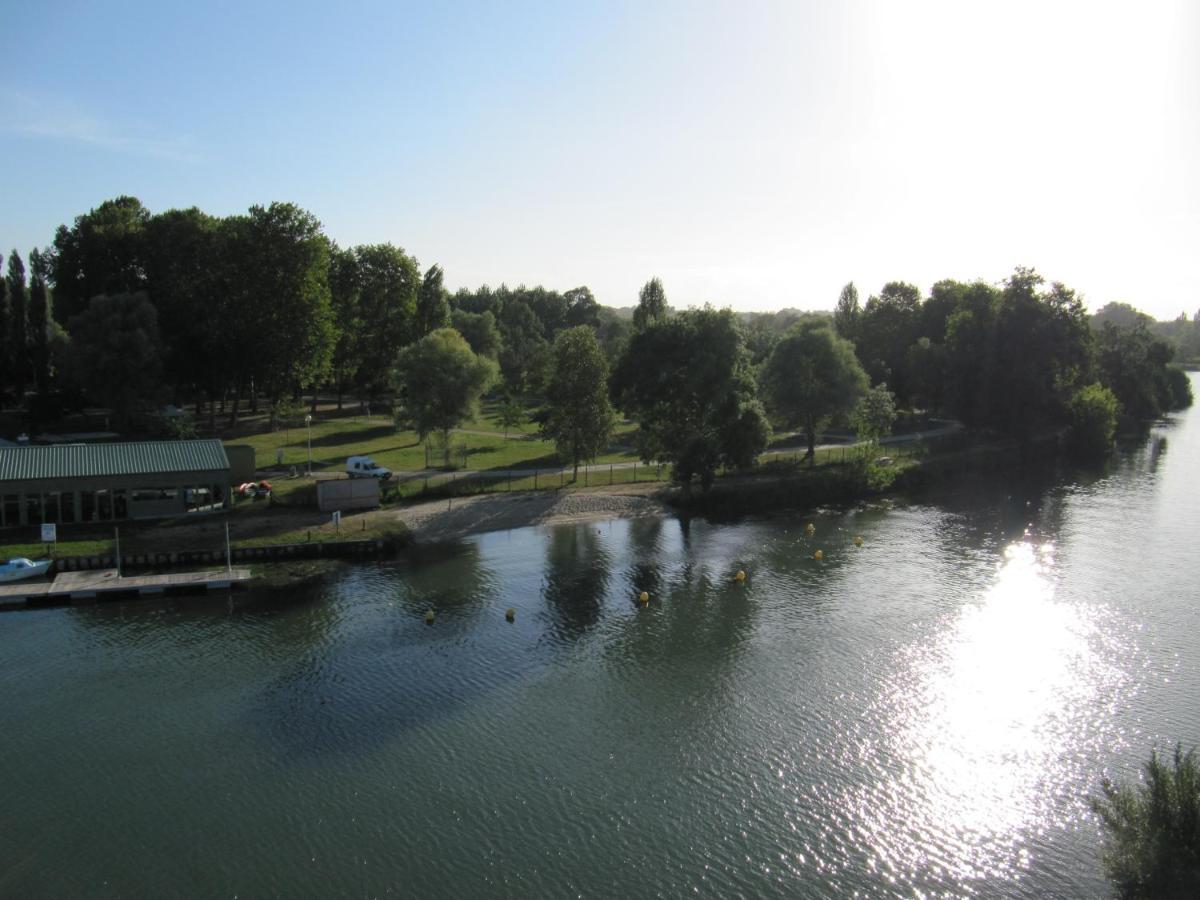 Camping Belle Riviere Chaniers Exterior foto