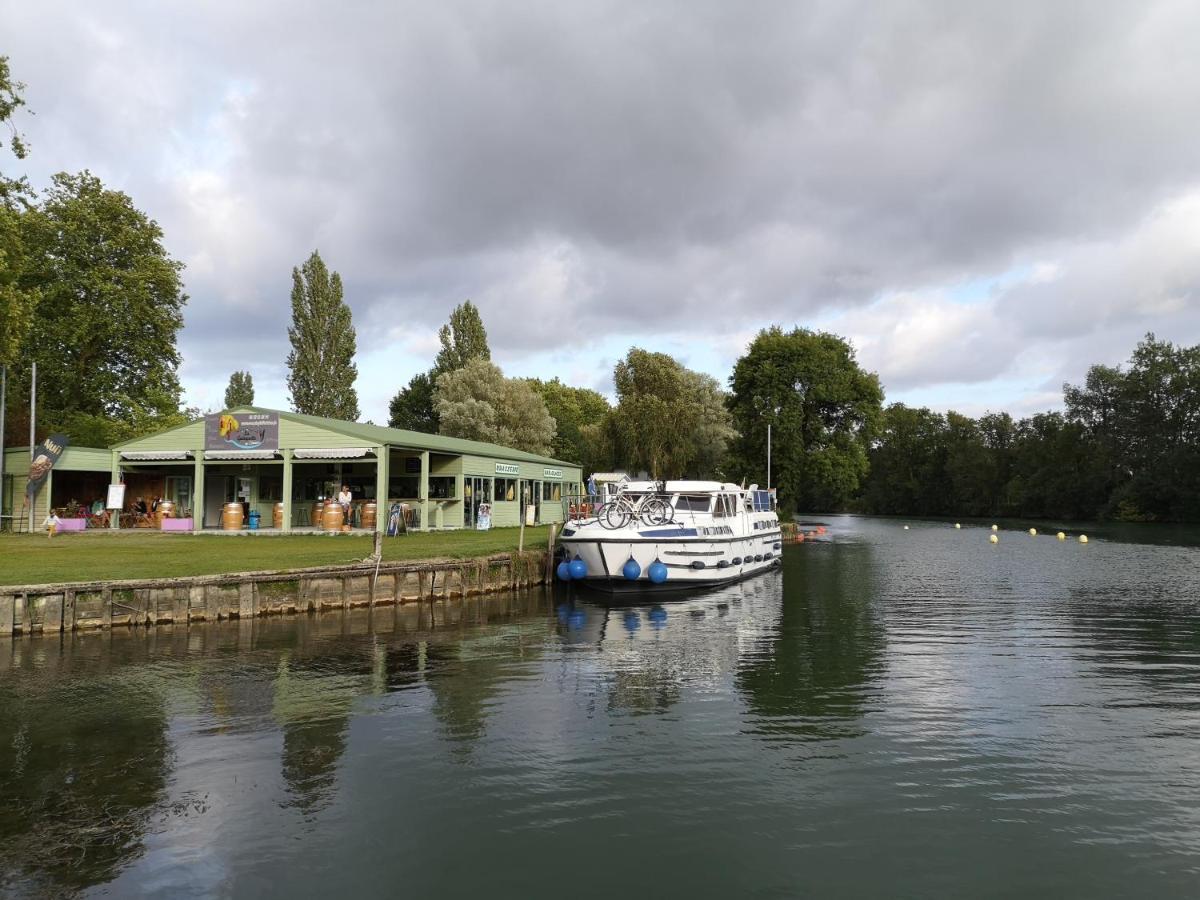 Camping Belle Riviere Chaniers Exterior foto