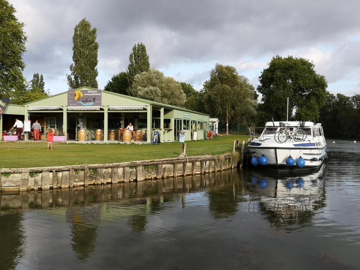 Camping Belle Riviere Chaniers Exterior foto